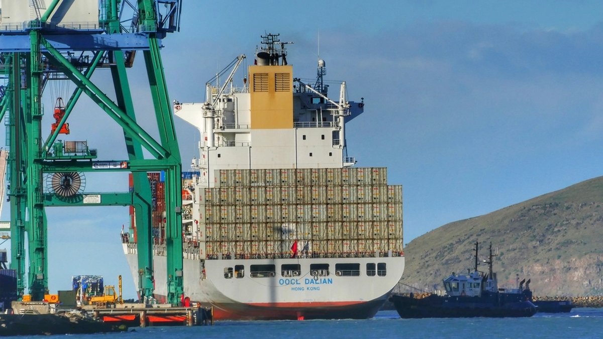 Container vessel working at berth
